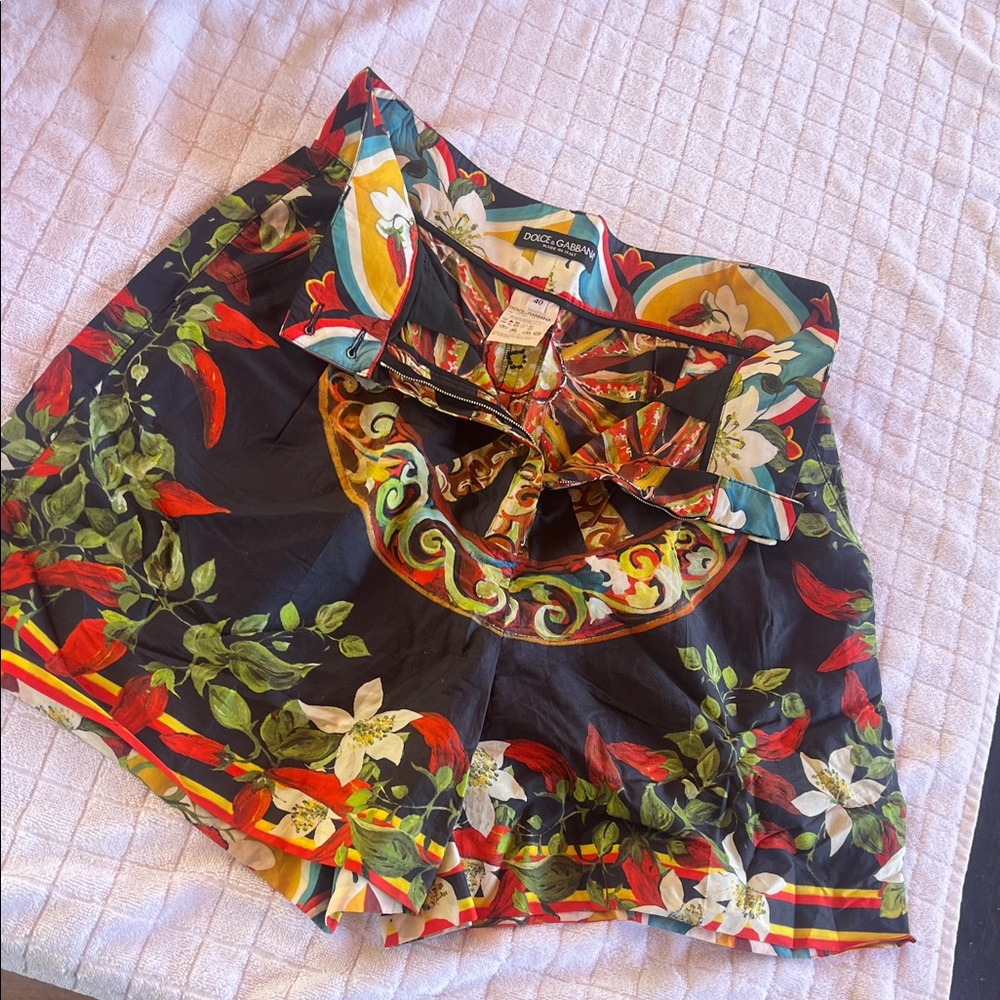 Dolce & Gabbana Multicolor Floral Shorts
